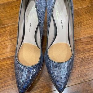 Love fury Nine West sparkly silver pumps